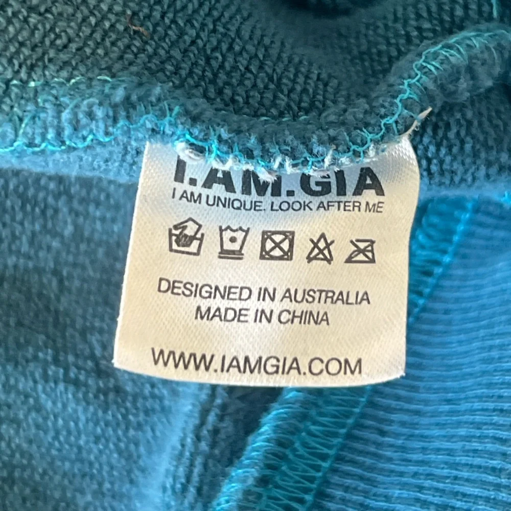 I.AM.GIA bold blue